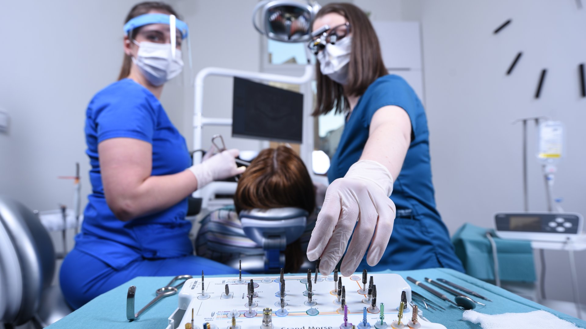 Fogbeültetés Budapesten | PureDental Fogászat