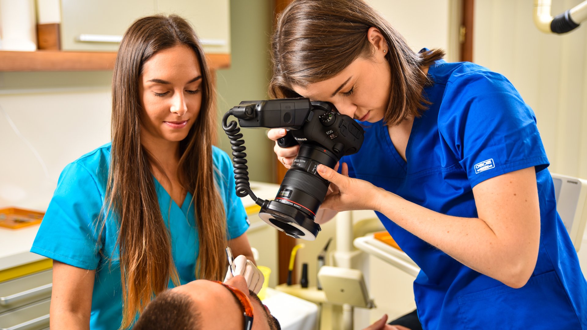 Mikroszkópos fogászat, gyökérkezelés Mikroszkópos fogászat Budapesten