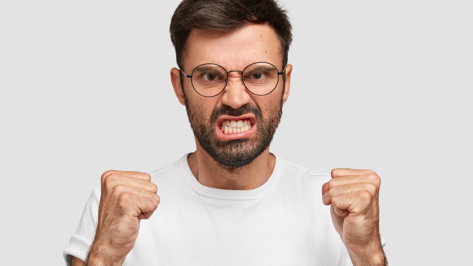 Mi a bruxizmus? A fogcsikorgatás tünetei és kezelése  A fogcsikorgatás okai és kezelése