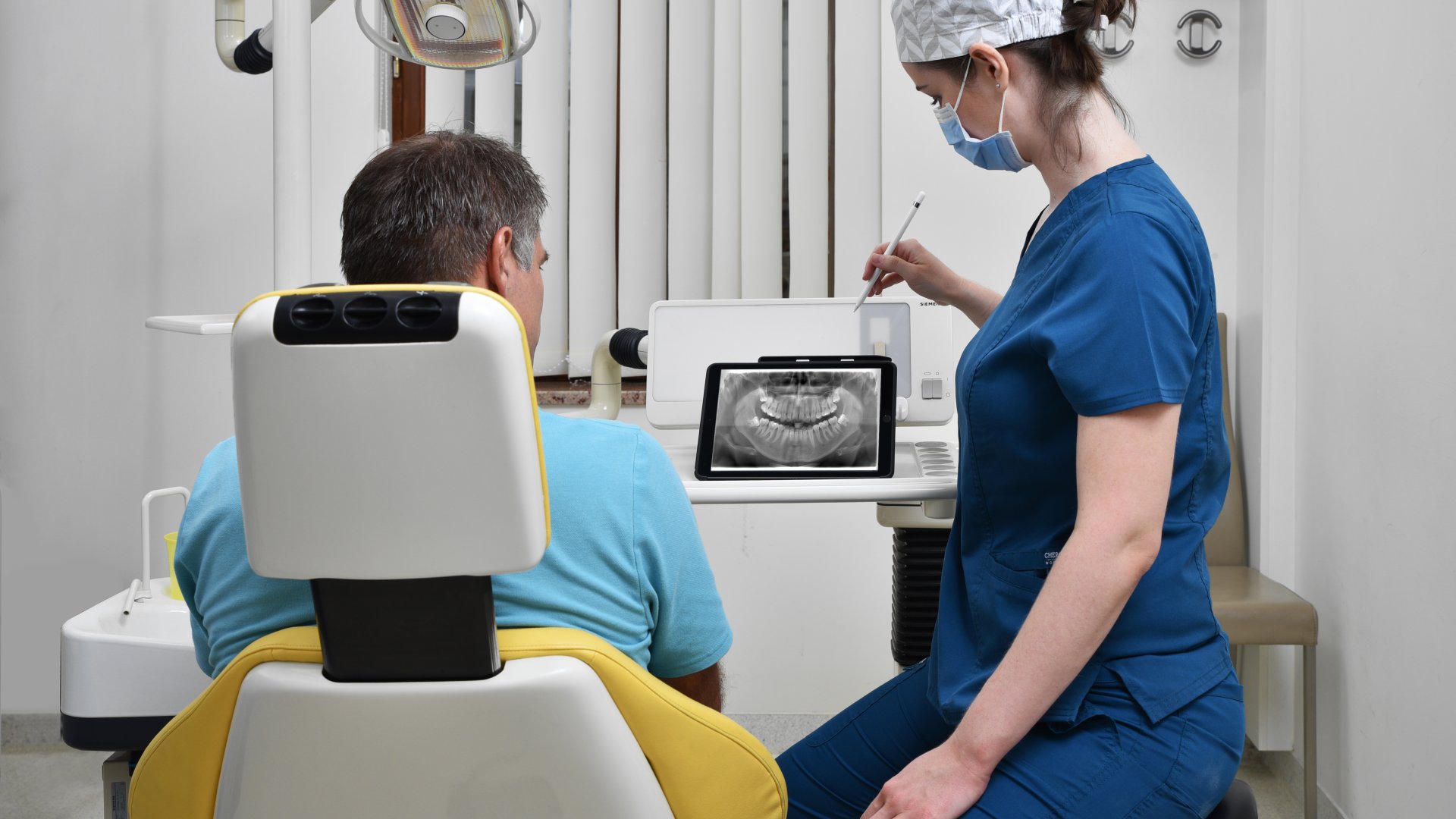 Fogimplantátum beültetés a PureDental fogászatán Fogimplantátum beültetés