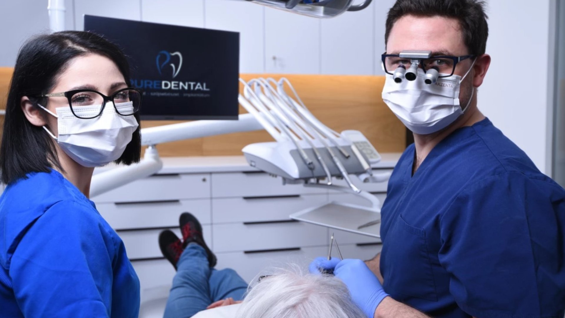 Replacement of a tooth Replacement of a tooth