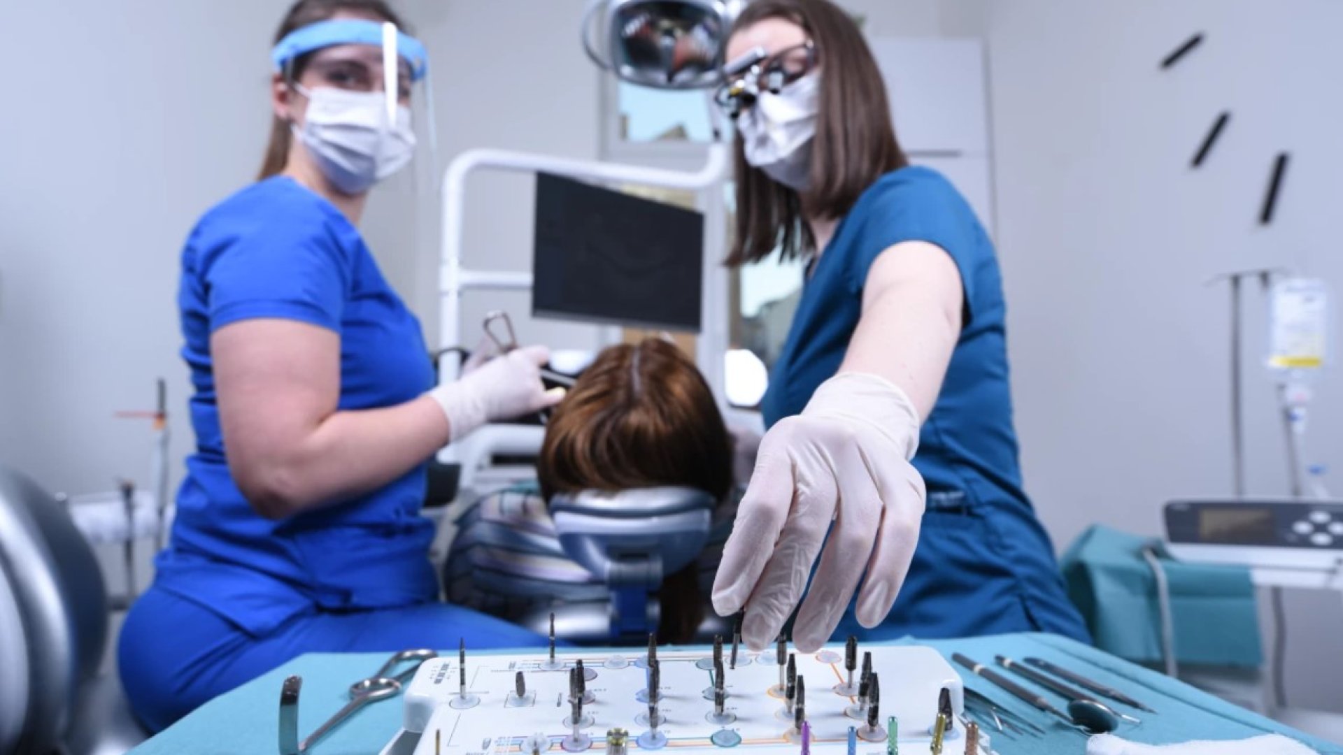 Dental implantation in Budapest 