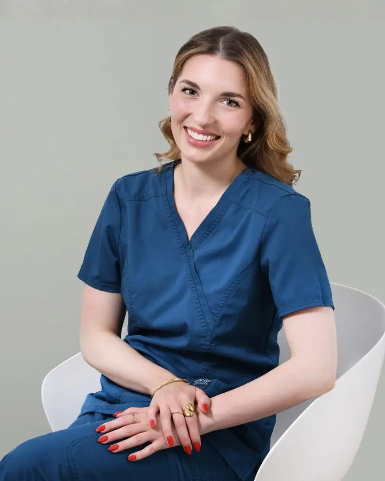 Dr. Szántói Zsófia, esztétikai fogorvos, mikroszkópos fogászat – PureDental